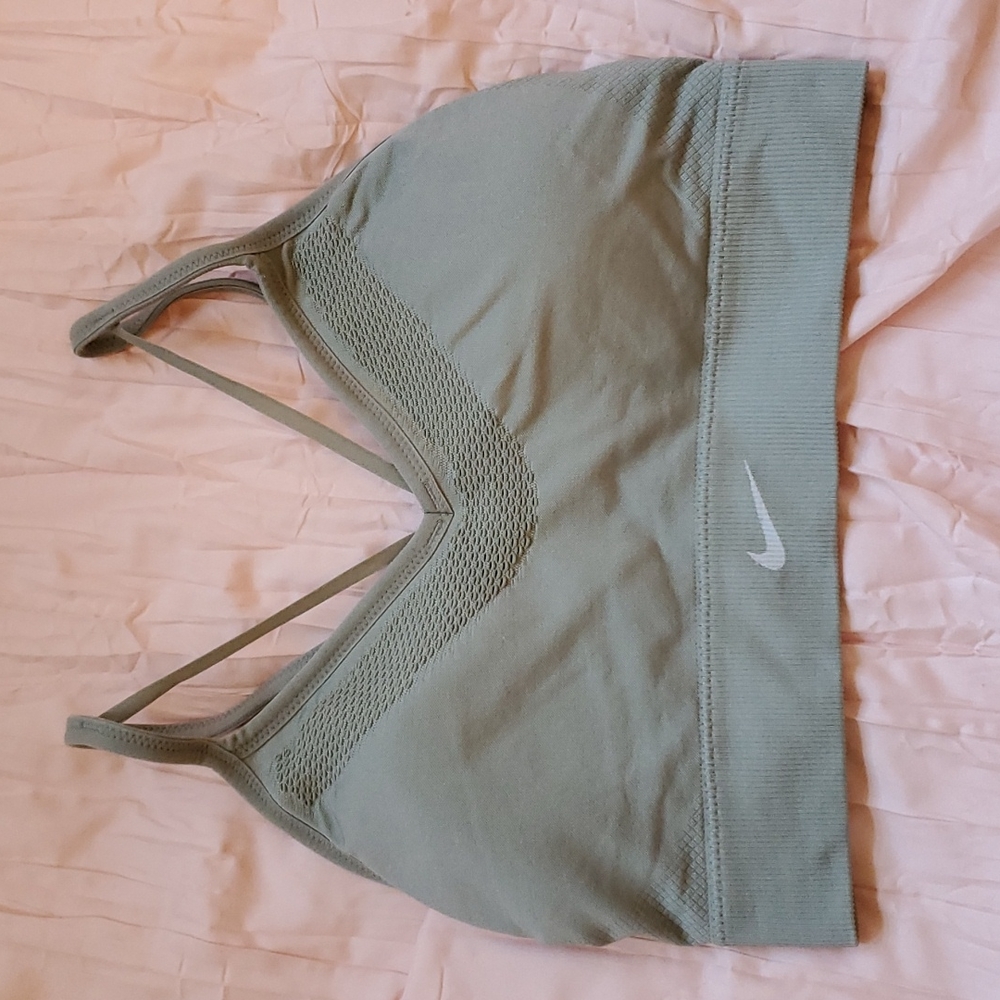 M Nike bra